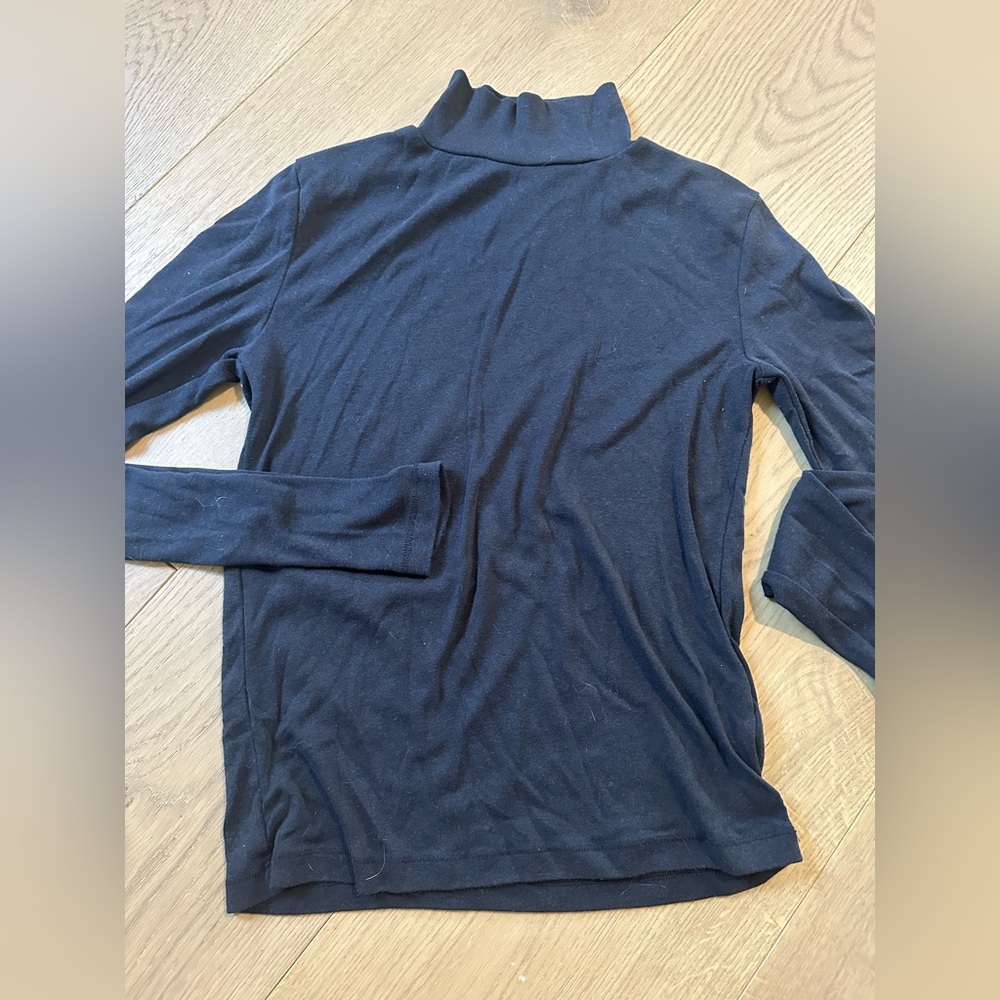 BDG SIZE LARGE Long Sleeve Black Turtle Neck Shirt